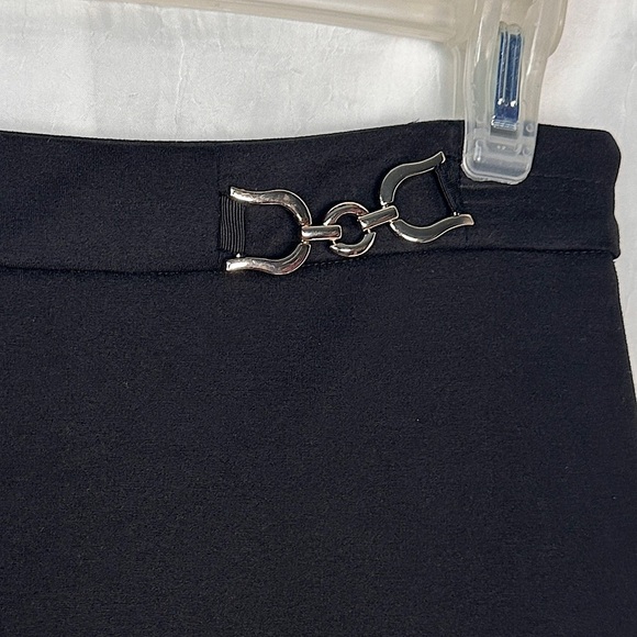 Jones New York Black Stretchy Mini Skirt w/ Feminine Gold Waist Belt Detail - Picture 8 of 16